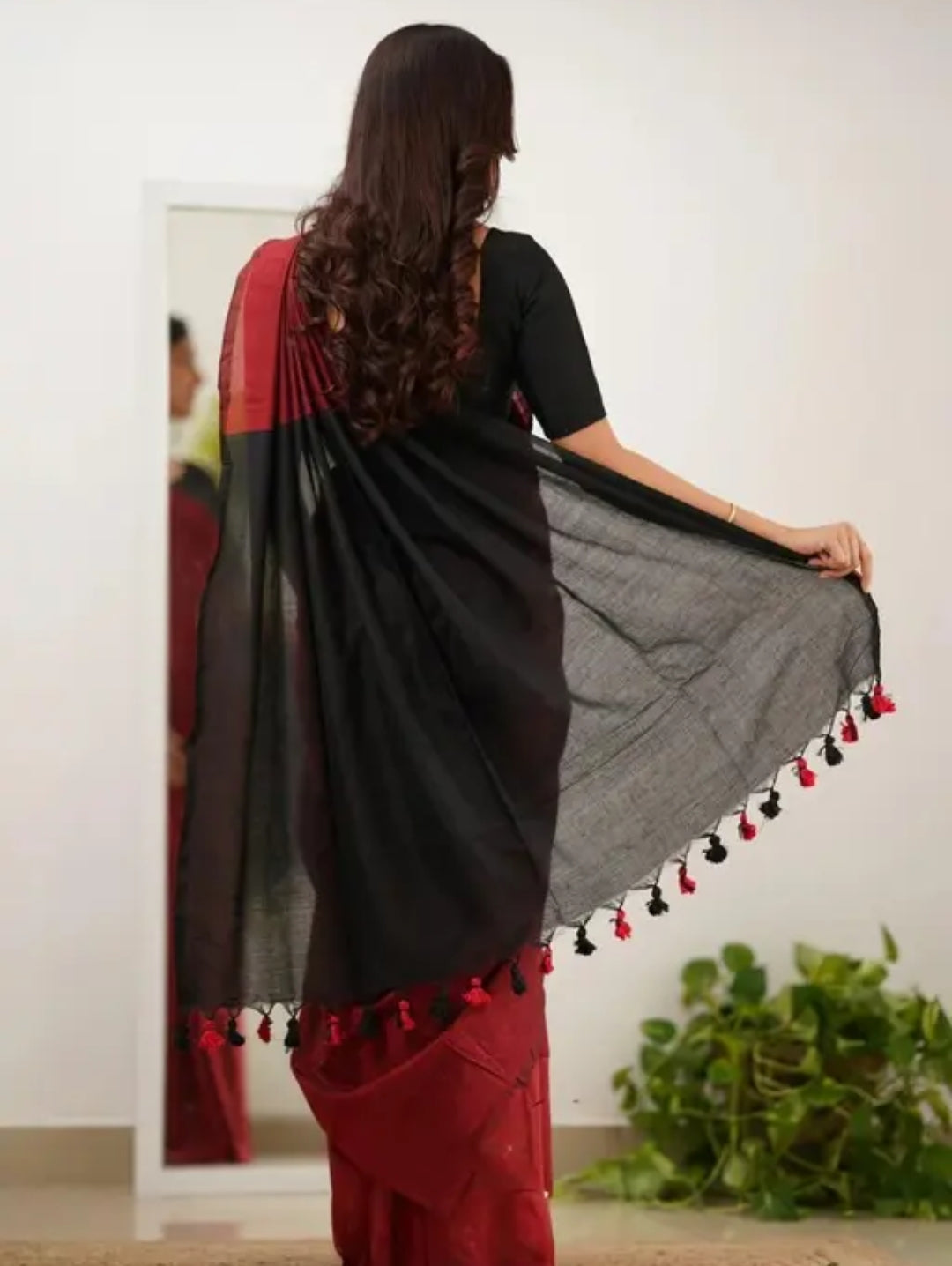 Woven Handloom Pure Cotton Duel Shade Saree - Red & Black