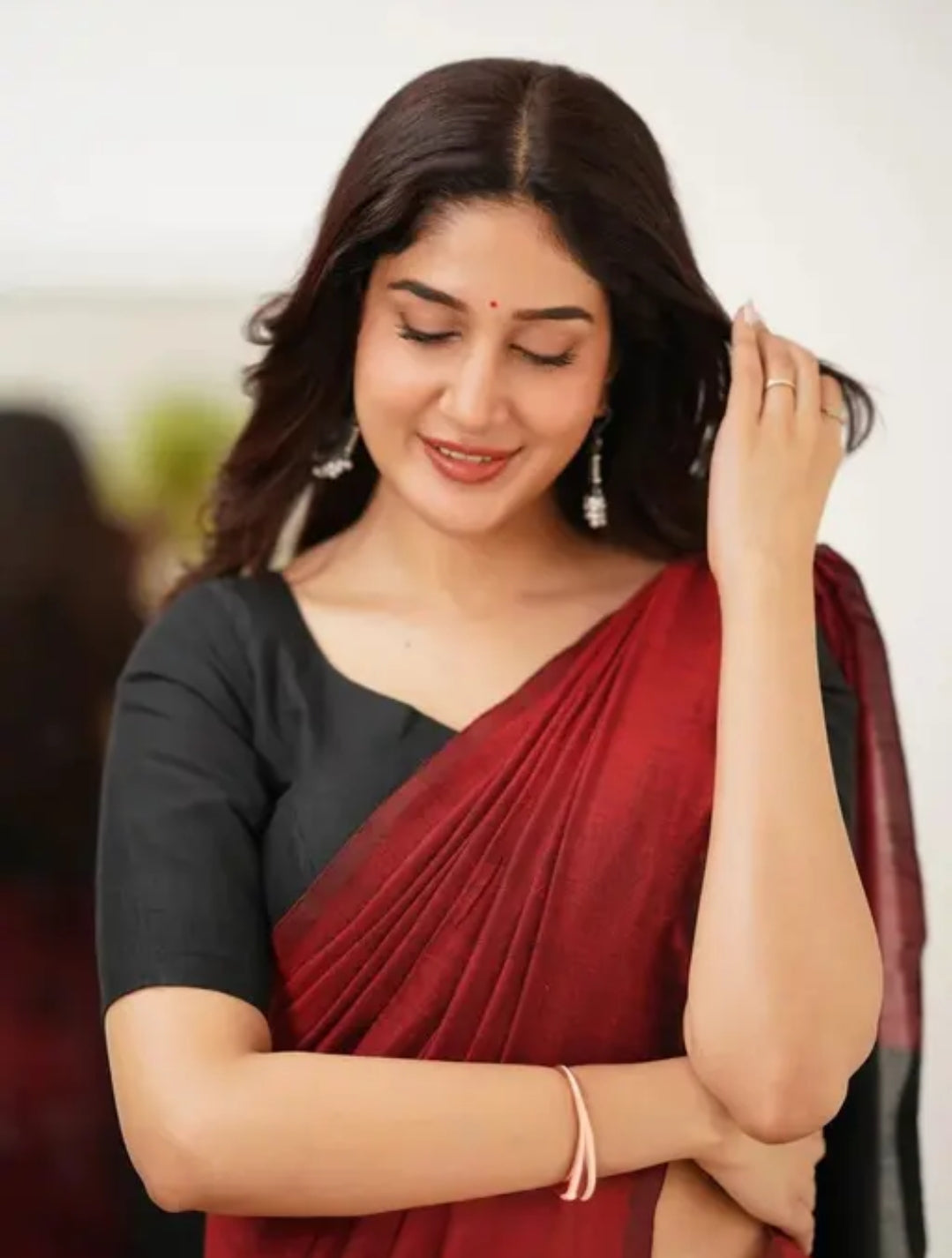 Woven Handloom Pure Cotton Duel Shade Saree - Red & Black